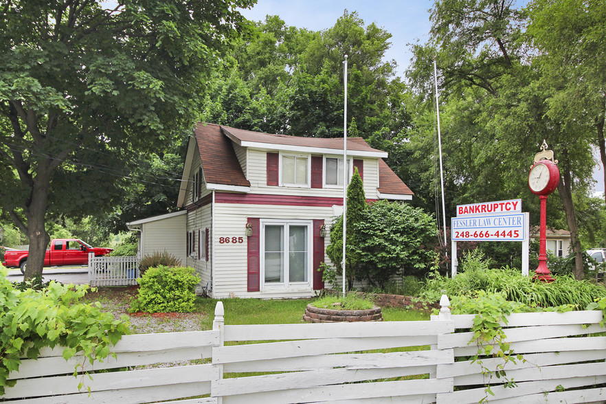 8685 Highland Rd, White Lake, MI for sale - Building Photo - Image 1 of 9