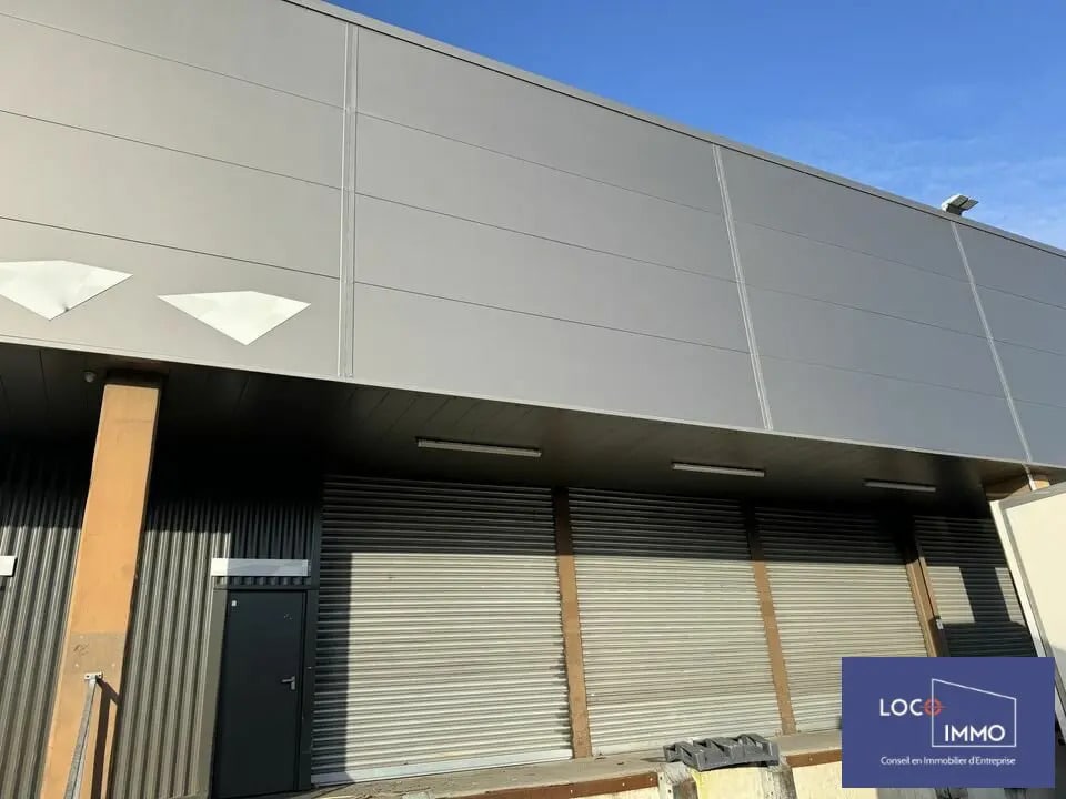 Location Entrepôt 231 m² - Photo 1