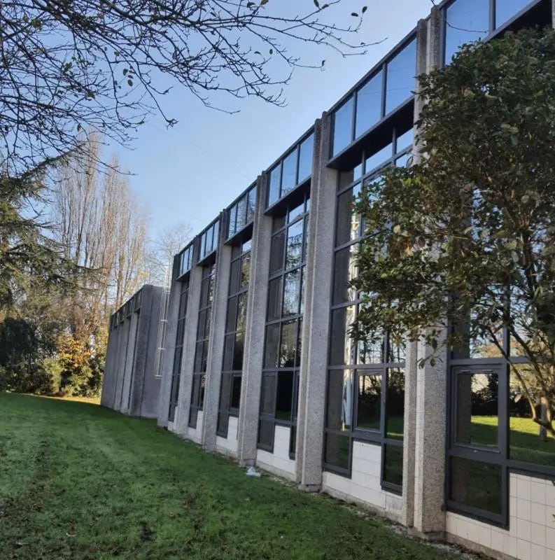 Location Bureaux 216 m² - Photo 1