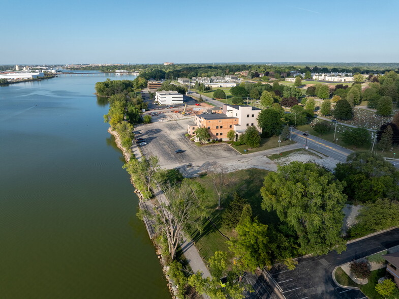 2222 Riverside Dr, Green Bay, WI for sale - Aerial - Image 3 of 8