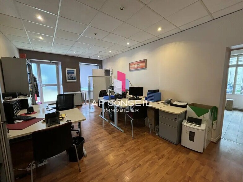 Office in Versailles to rent - Building Photo - Image 3 of 4