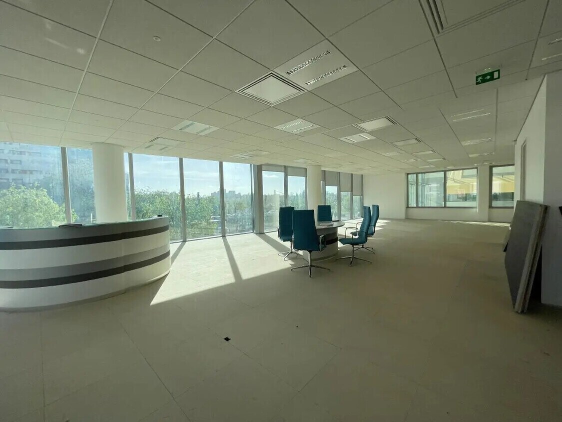 Office in Bezons to rent Interior Photo- Image 1 of 3