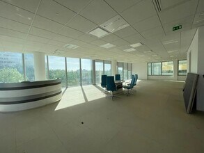 Office in Bezons to rent Interior Photo- Image 1 of 3