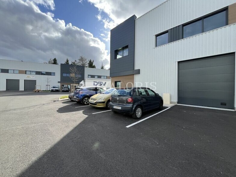 Light Industrial in La Tour-de-Salvagny for sale - Building Photo - Image 2 of 11