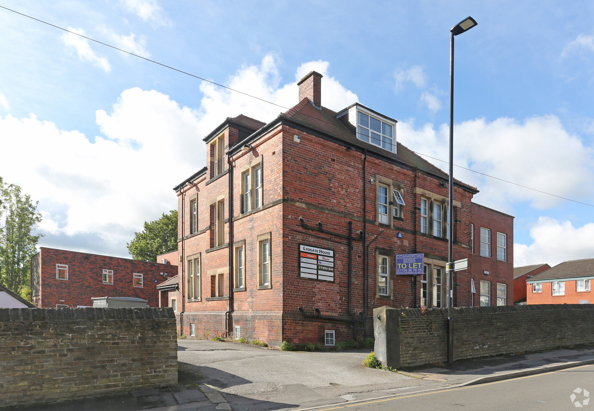 Lydgate Ln, Sheffield for rent Primary Photo- Image 1 of 3