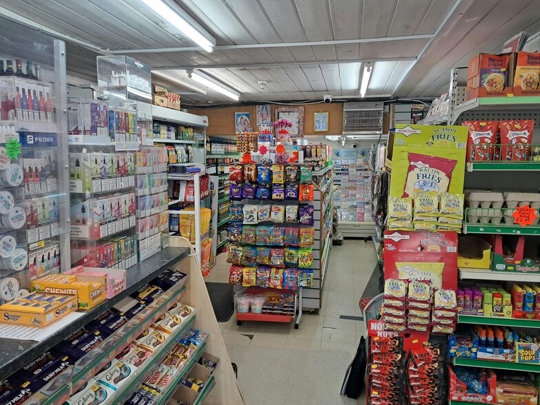 Terrace Road North, Bracknell for sale - Building Photo - Image 2 of 4