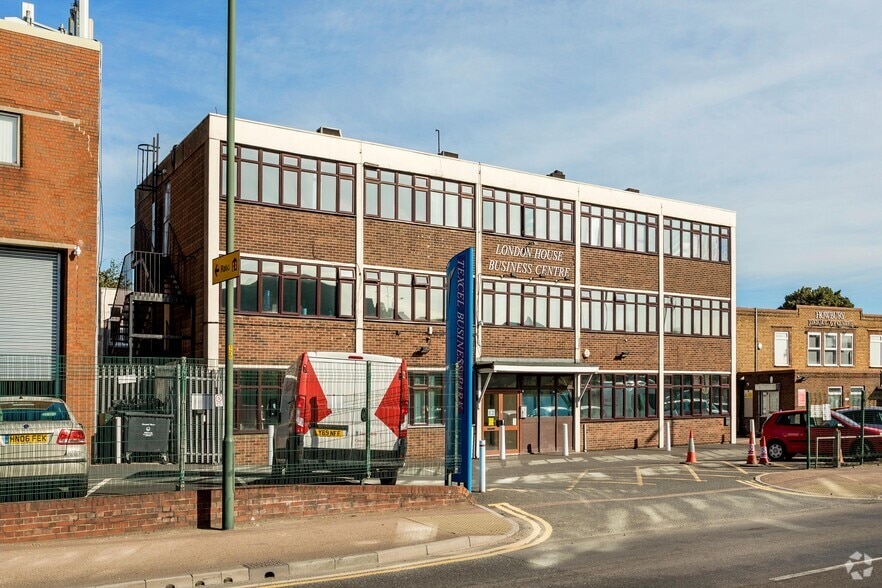 Thames Rd, Crayford to rent - Building Photo - Image 3 of 3