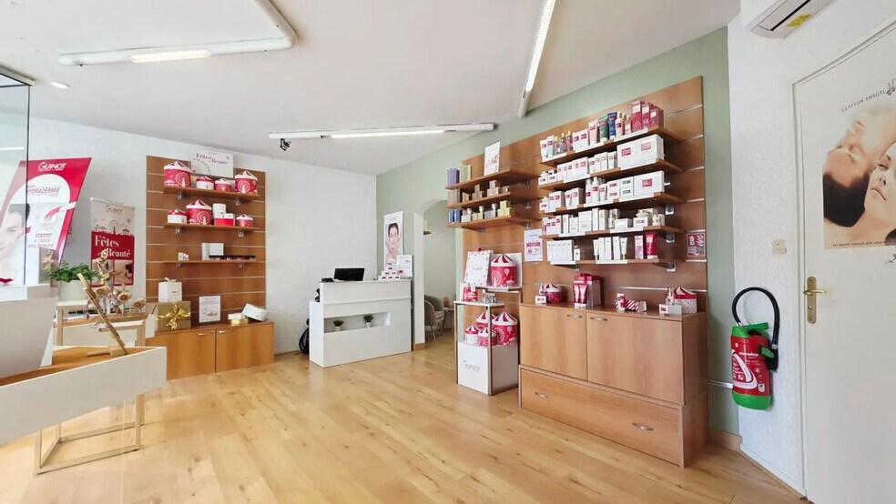 Retail in Bourges for sale - Interior Photo - Image 3 of 7