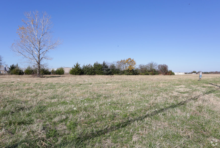 2525 N Center St, Bonham, TX for rent - Primary Photo - Image 1 of 2