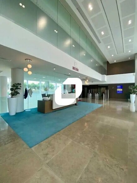 Office in Rueil-Malmaison to rent - Building Photo - Image 3 of 29