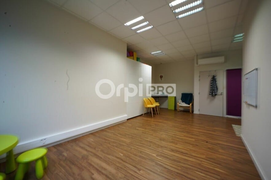 252 Route De Lyon, Lozanne to rent - Interior Photo - Image 1 of 4