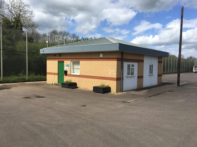 24 Oakham Enterprise Park, Oakham to rent - Primary Photo - Image 1 of 1