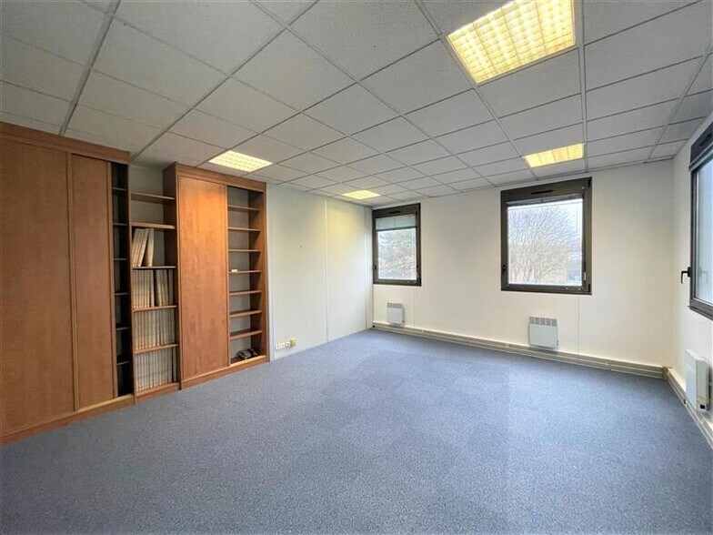 Office in Créteil to rent - Interior Photo - Image 2 of 7