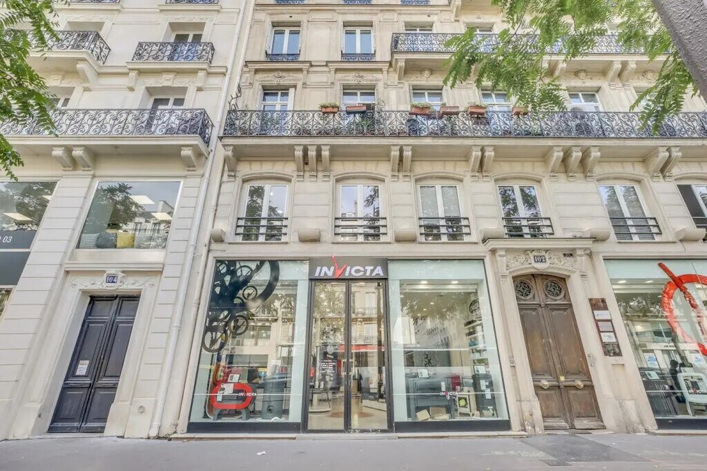Location Bureaux 372 m² - Photo 1