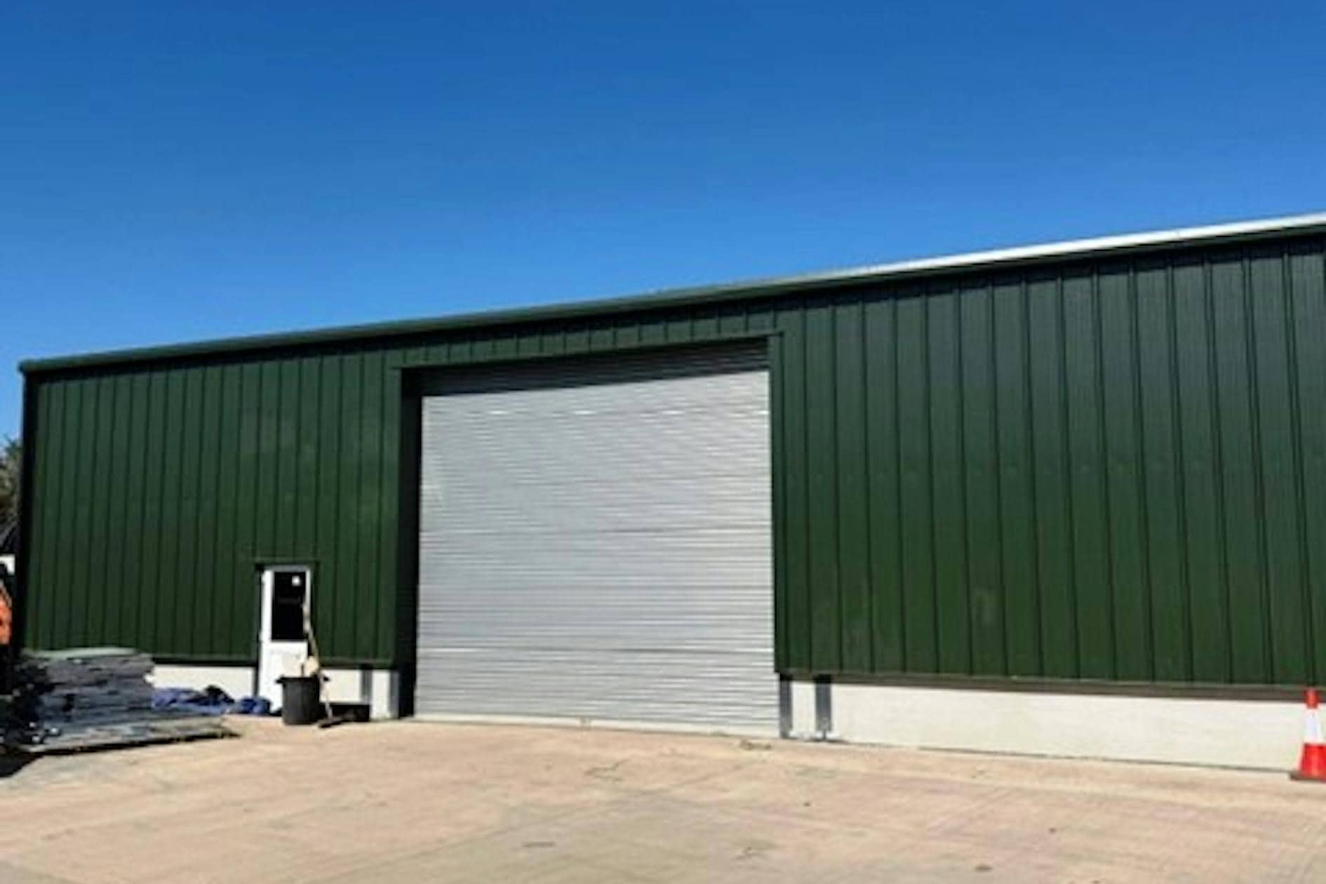 Upper Wield, Alresford to rent Building Photo- Image 1 of 2