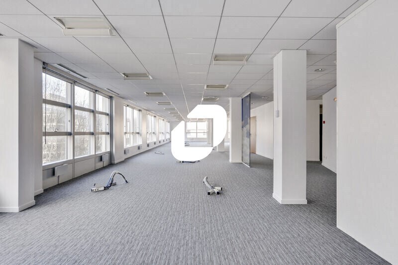 Industrial in Saint-Denis to rent - Interior Photo - Image 3 of 25