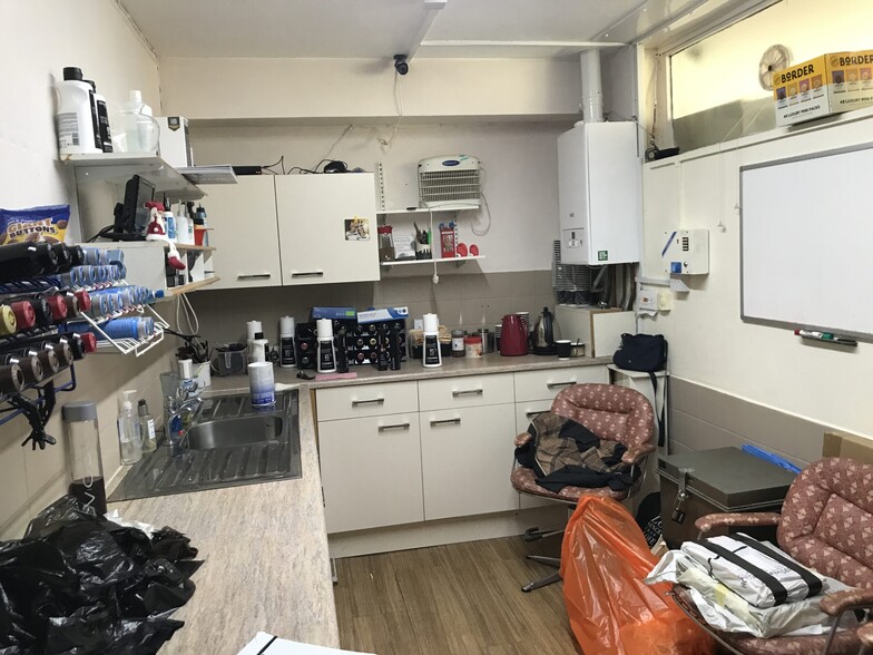 24-30 Carter Fold, Blackburn to rent - Interior Photo - Image 3 of 5