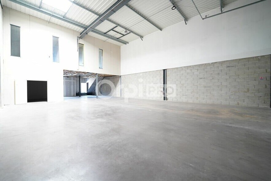 2736 Route De Ravel, Mornant to rent - Interior Photo - Image 1 of 12