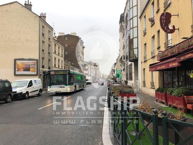 Retail in Asnières-Sur-Seine to rent - Building Photo - Image 2 of 2