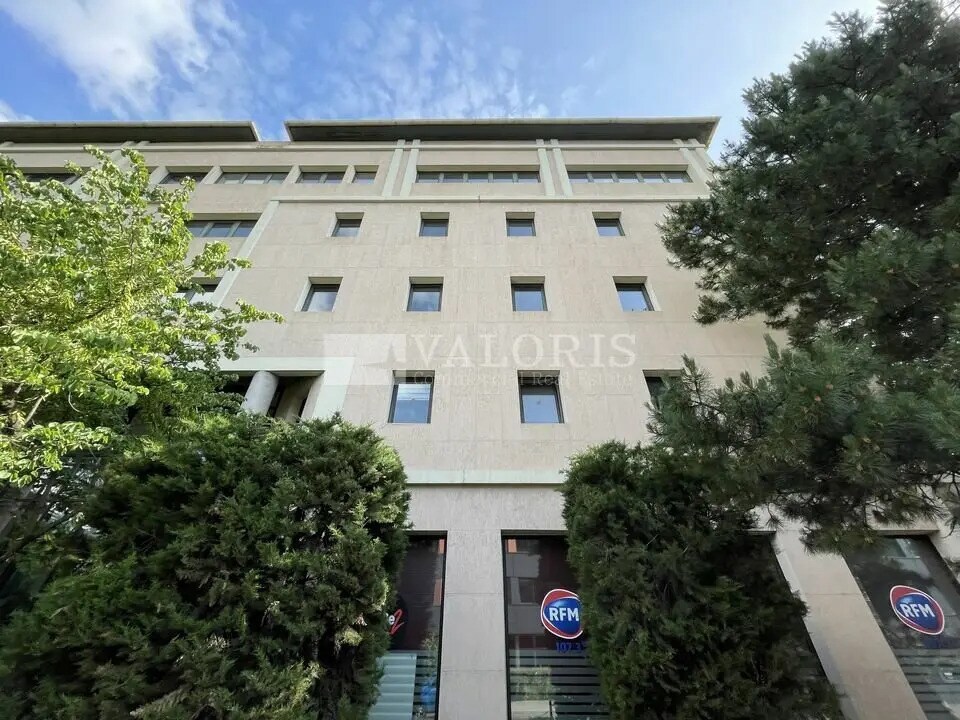 Office in Lyon for sale Building Photo- Image 1 of 16