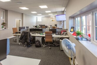 Leeds East Airport, Church Fenton to rent Interior Photo- Image 2 of 3