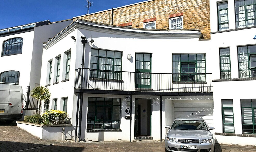 158 Hurlingham Rd, London to rent - Building Photo - Image 1 of 2