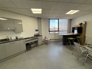 Market Street, Huddersfield to rent Interior Photo- Image 1 of 8
