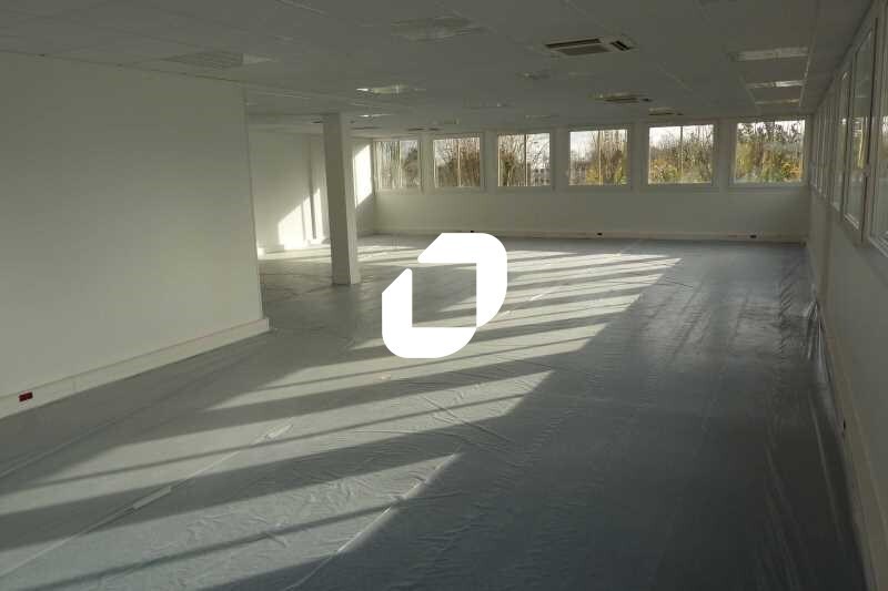 8 Avenue Leon Harmel, Antony to rent - Interior Photo - Image 3 of 4