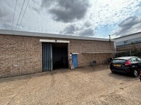 Units 4 & 5 Murdock Rd, Bedford to rent - Building Photo - Image 2 of 2