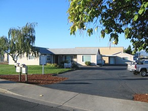 2621-2625 Whittle Ave, Medford, OR for sale Primary Photo- Image 1 of 7