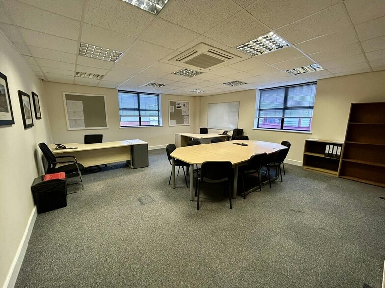 Archers Way, Shrewsbury to rent - Interior Photo - Image 3 of 12