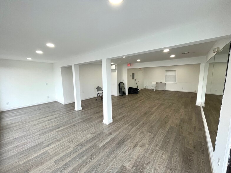 625 Lincoln Hwy, Iselin, NJ for rent - Interior Photo - Image 2 of 6