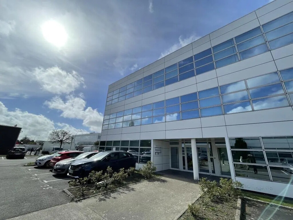Location Bureaux 300 m² - Photo 1