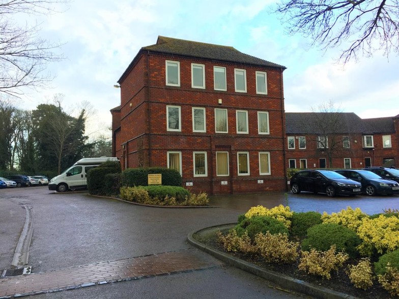 14 The Green, Newport Pagnell to rent - Building Photo - Image 3 of 3