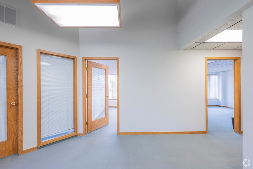 8690 Wolff Ct, Westminster, CO to rent - Interior Photo - Image 3 of 18