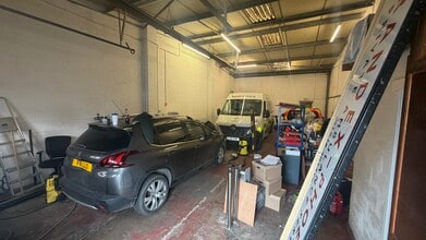 Millers Rd, Warwick to rent Building Photo- Image 2 of 2