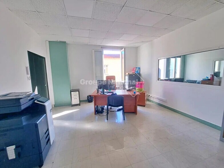 Office in Marseille for sale - Building Photo - Image 2 of 6