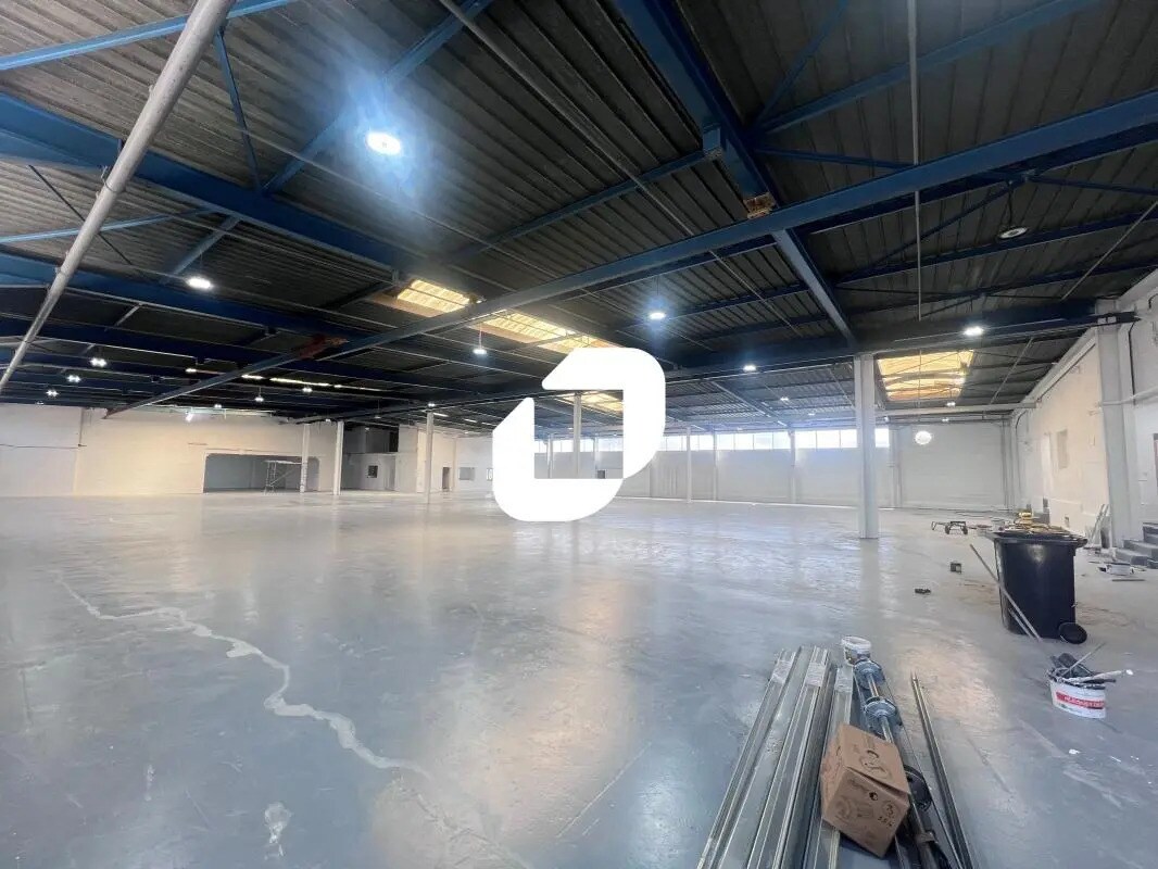 Light Industrial in Meaux to rent Interior Photo- Image 1 of 5