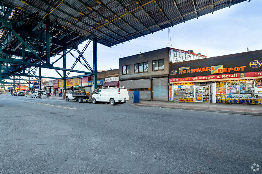 6204 Roosevelt Ave, Flushing, NY for rent - Building Photo - Image 2 of 5