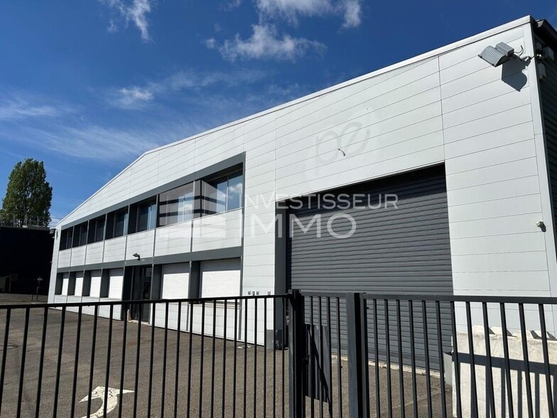 Light Industrial in Morangis to rent - Building Photo - Image 3 of 4
