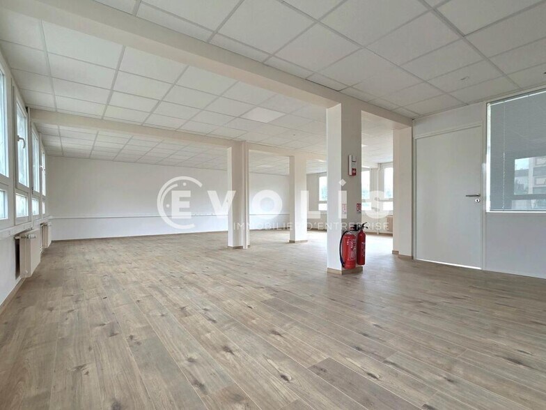 Office in Ivry-sur-Seine to rent - Interior Photo - Image 3 of 9