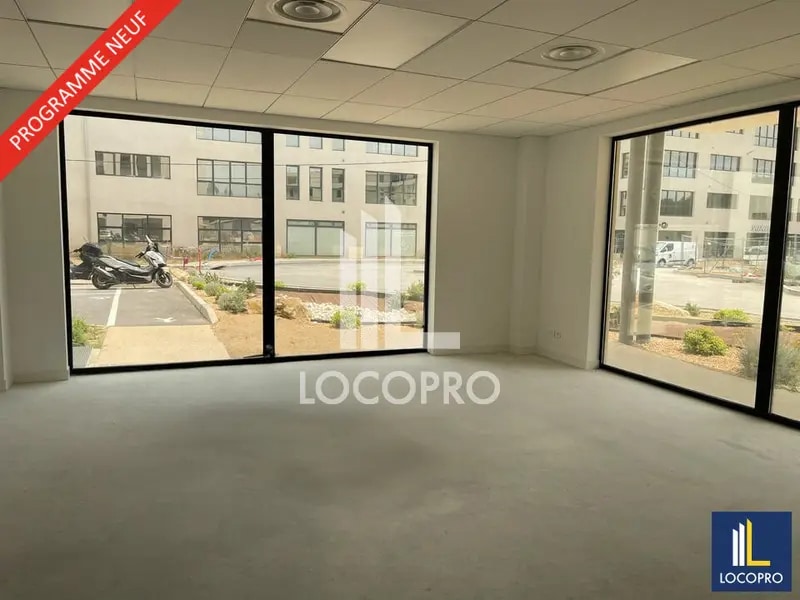 Office in Aubagne to rent Interior Photo- Image 1 of 5