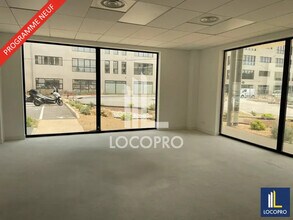 Office in Aubagne to rent Interior Photo- Image 1 of 5