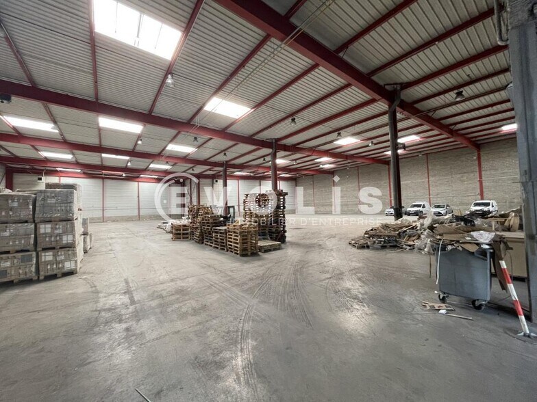 Industrial in Combs-la-Ville to rent - Building Photo - Image 3 of 5