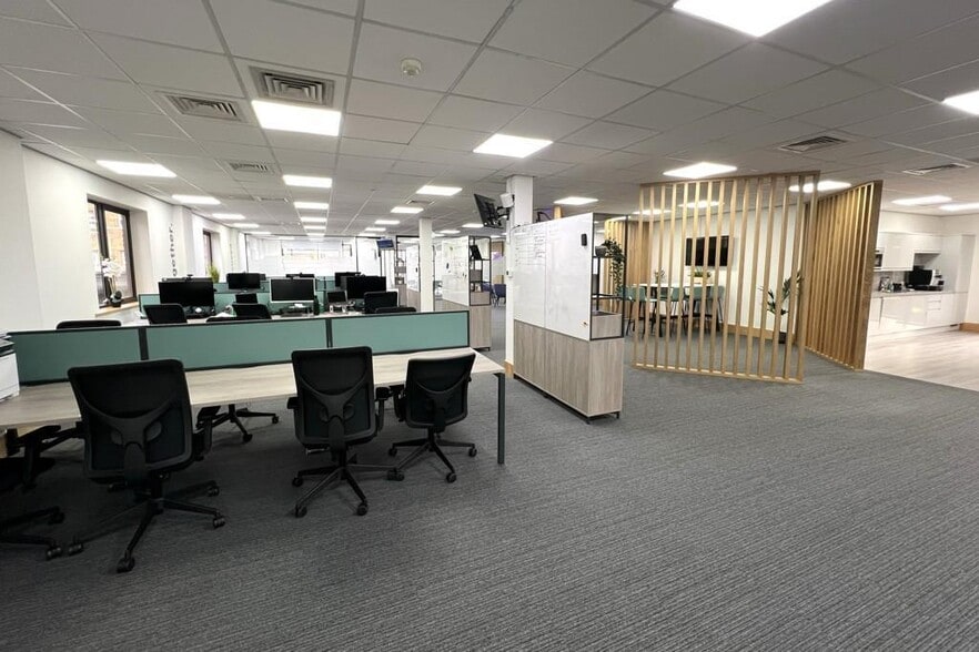 Victoria Rd S, Chelmsford to rent - Building Photo - Image 2 of 12