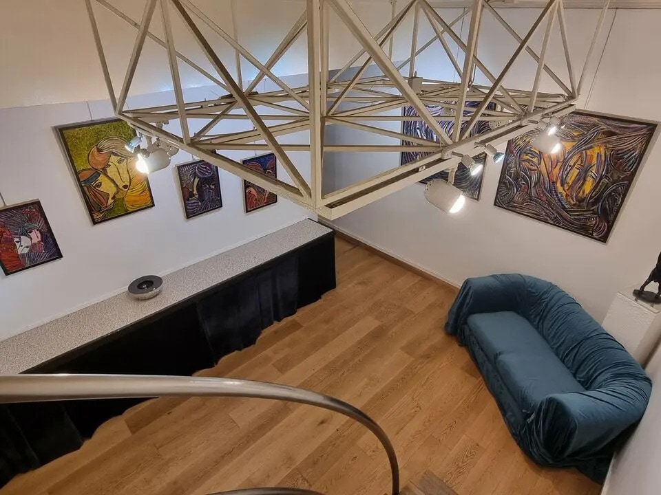 Retail in Paris to rent Interior Photo- Image 1 of 2