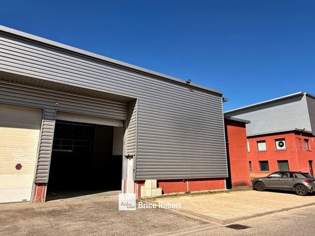 Vente Local d'activités 156 m² à 277 m²