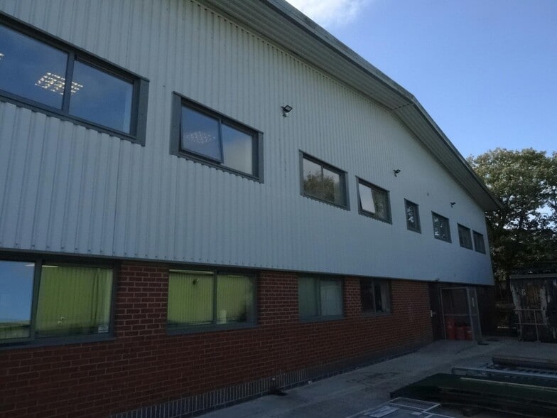 24 Darklake Vw, Plymouth to rent - Building Photo - Image 3 of 7