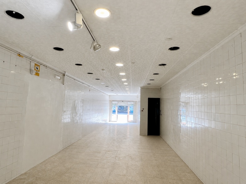 Retail in Sabadell, Barcelona to rent - Interior Photo - Image 2 of 4