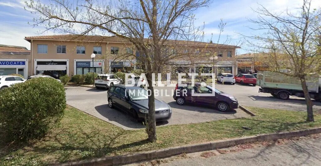 Location Bureaux 77 m² - Photo 1